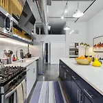 Exquisite Flat In Arts District Apartment *
