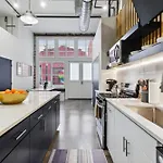 Exquisite Flat In Arts District