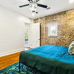 Apartment Stylish & Spacious In