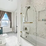 Stylish & Spacious In New Orleans