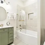Stylish & Spacious In *
