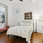Holiday home The Marigny Retreat