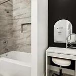 Luxury 5br Designer And Stylish Nola Getaway Apartment *