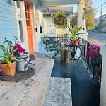 Charming Creole Cottage Near French Quarter