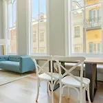 2 Units Steps To The French Quarter Bourbon St The Harlequin By Avantstay