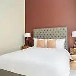 2 Units Steps To The French Quarter Bourbon St The Harlequin By Avantstay