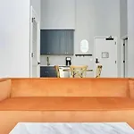 2 Units Steps To The French Quarter Bourbon St The Harlequin By Avantstay