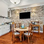 Spacious 5br 3ba With Private Courtyard And Heated Pool Villa *