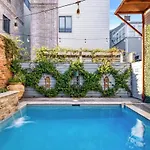 Villa Spacious 5br 3ba With Private Courtyard And Heated Pool *