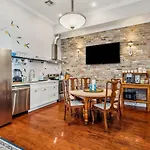 Spacious 5br 3ba With Private Courtyard And Heated Pool