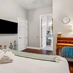 Villa Spacious 5br 3ba With Private Courtyard And Heated Pool