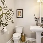 Spacious 5br 3ba With Private Courtyard And Heated Pool Villa