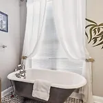 Spacious 5br 3ba With Private Courtyard And Heated Pool Villa *
