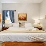 Spacious 5br 3ba With Private Courtyard And Heated Pool *