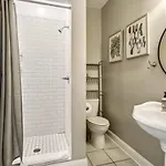 Spacious 5br 3ba With Private Courtyard And Heated Pool Villa *