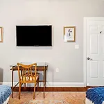 Villa Spacious 5br 3ba With Private Courtyard And Heated Pool *