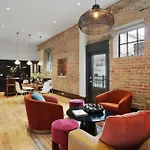 The Gisele - Modern 4Br 3Ba For 8 - Pool & Streetcar Stop