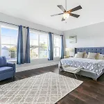 Sunny Home Walking Distance To Quarter And Dome