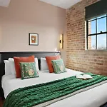 The Gisele - Charming 4Br 4Ba For 8 - Pool & Streetcar Stop