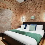 The Gisele - Modern 4Br 3Ba For 8 - Pool & Streetcar Stop