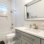 Sunny Home Walking Distance To Quarter And Dome