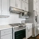 Sunny Home Walking Distance To Quarter And Dome