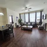 Beautiful Walk To French Quarter, Pool, Gym, View