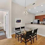 Apartment Roami At Duncan Plaza