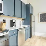 Sleeps 26 Steps To French Quarter • Entire Floor The Harlequin By Avantstay