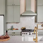 Luxe 6-Bedroom Garden District Suite Hotel Pool