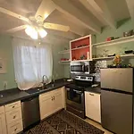 Petit Chateau Inn, French Quarter, Guest house *