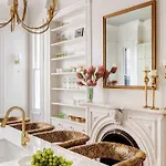Holiday home 18 Bedroom Garden District Mansion Shared Pool *