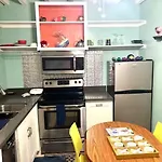Petit Chateau Inn, French Quarter, Guest house *