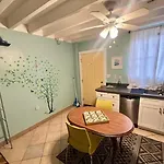 Petit Chateau Inn, French Quarter, Guest house *