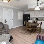 Aparthotel Frenchmen 2br Escape W Free Parking & Hot Tub