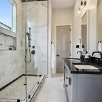 Gorgeous Grand With Heated Pool Holiday home