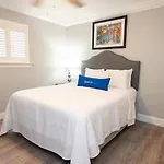 Aparthotel Frenchmen St 2br Hideaway W Pool & Hot Tub