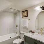 6-bedroom Garden District Shared Pool Holiday home New Orleans