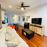 Beautiful Allen Toussaint Earhart Duplex Holiday home