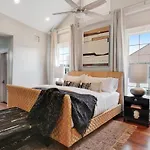 Historic 8br With Pool Hot Tub Holiday home *