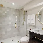 18 Bedroom Garden District Mansion Shared Pool * New Orleans