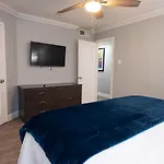 Aparthotel Refined 2br Escape On Frenchmen Street W Pool 4*