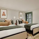 18 Bedroom Garden District Mansion Shared Pool *