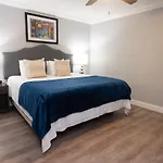 Aparthotel Elegant 1br W Pool & Hot Tub On Frenchmen St 4*