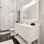 Holiday home Historic 8br With Pool Hot Tub *