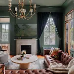 Holiday home Luxe 12-bedroom Garden District Shared Pool