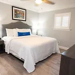 Aparthotel Frenchmen 2br Escape W Free Parking & Hot Tub 4*