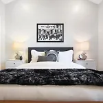 Historic 8br With Pool Hot Tub Holiday home