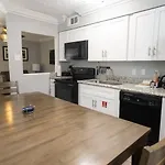 Frenchmen 2br Escape W Free Parking & Hot Tub