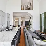 Luxe 7 Bedroom Home With Pool And Spa 1 Block To Parade Route